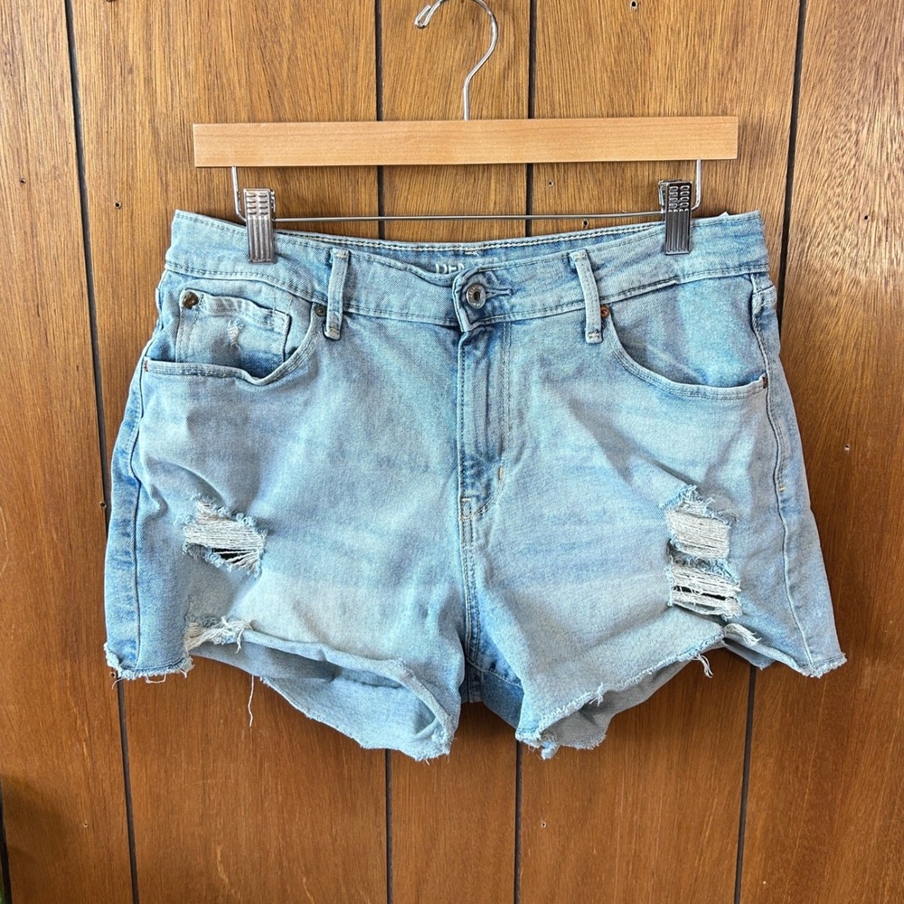DENIZEN from Levi's High Rise Distressed Denim Shorts Light Wash Size 10
